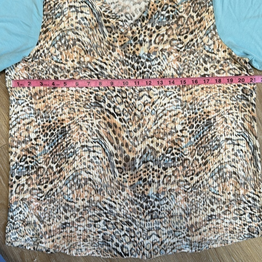 Now N Forever Blue and Animal Print Color Block Short Sleeved V-Neck Tee Shirt - Picture 5 of 8